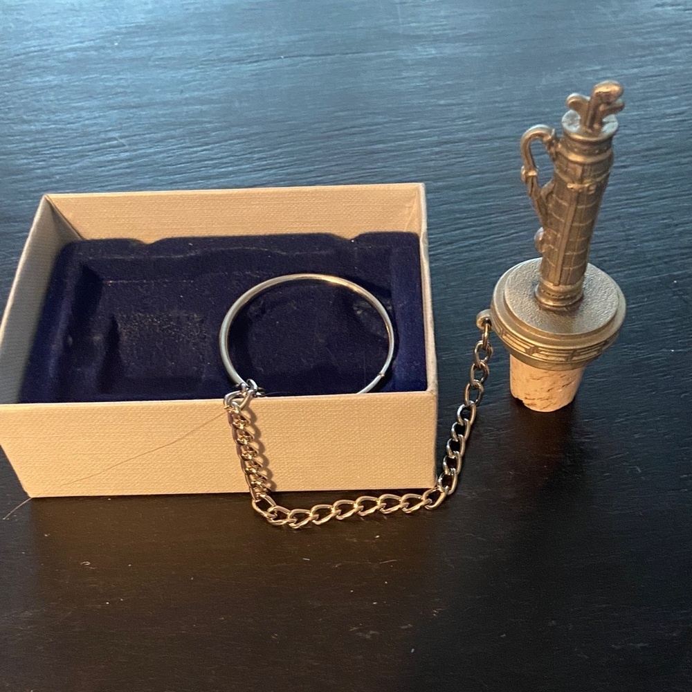 Golf Bag Bottle Stopper with Silver Chain